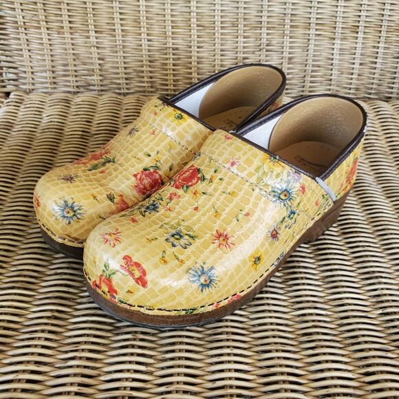 Dansko Yellow Floral Clogs Alligator Crocodile Comfort Women's Size 38 US 7.5-8 - Picture 2 of 10